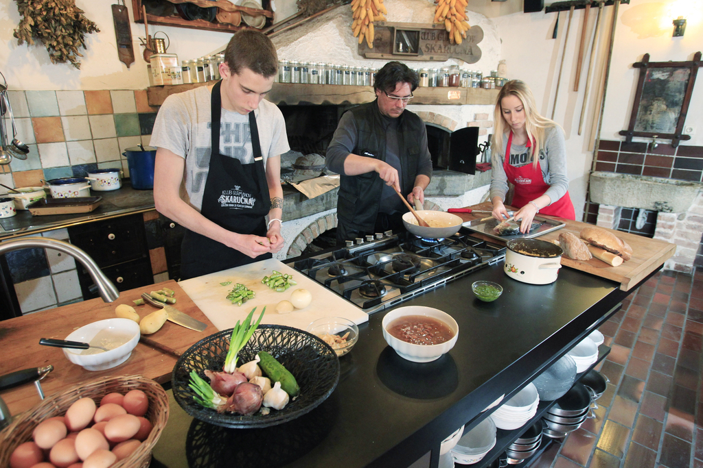 Timotej Žagar, Marko Žagar Kuhata za Bogi Pretnar na delavnici v Klub gurmanov Skaručna